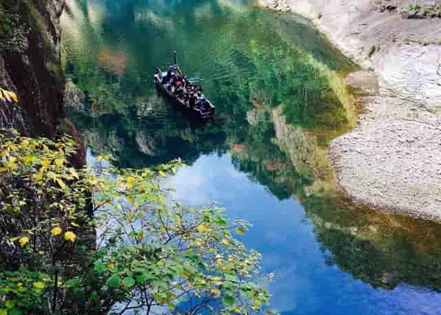 柳州这座民用建筑的装修 整个胡同都是灰蒙蒙的
